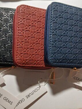 NEW ZIP WALLET IN CLASSIC PREPPY WICKER MOTIF